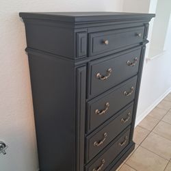 ✨ Beautiful Restored Tall Dresser / Chest of Drawers ✨