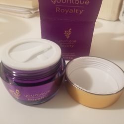 Younique Royalty Skincare Detox Mask. Charcoal infused.  Brand new in box. 50 ml, 1.7 fl oz. Detoxifying wash off mask. 