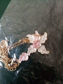 New Women's Leaf & Rose Cross Necklace Silver Colored w/ Rose Gold Colored Rose in Front Gold Colored  Backing & Chain Sz 18" Chain & 2" Extension Cas