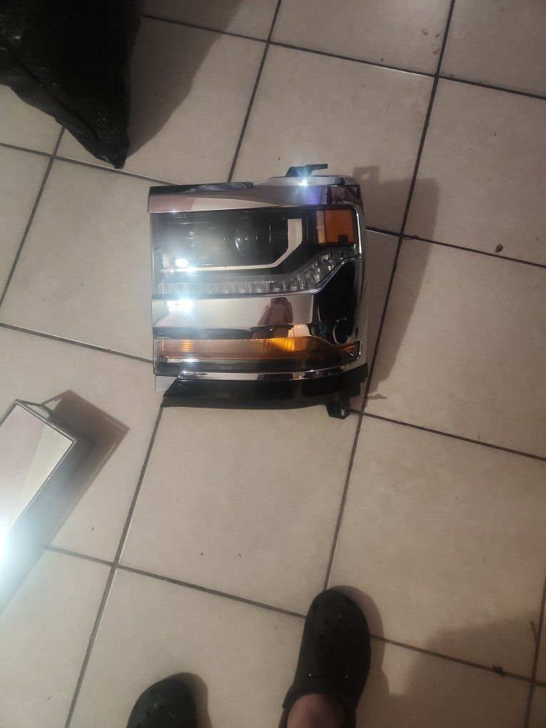 2018 Chevy Silverado 1500 Front Left Head Light 