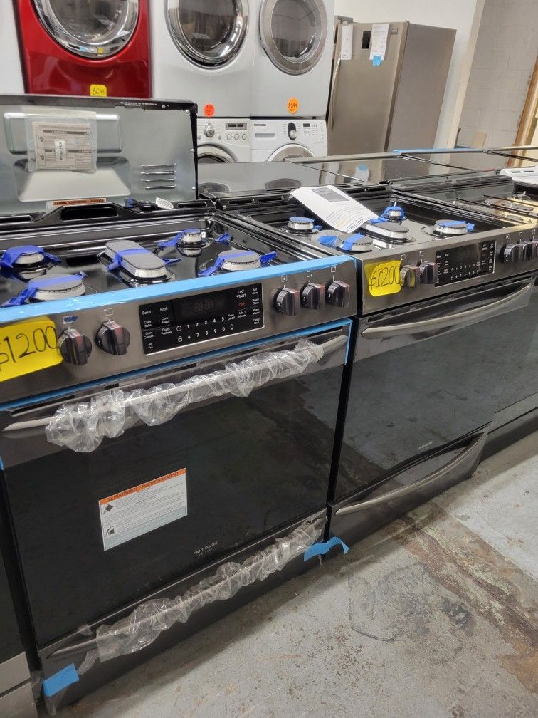 Frigidaire Gallery 30" Slide In Gas Range With Air Fry New Scratch And