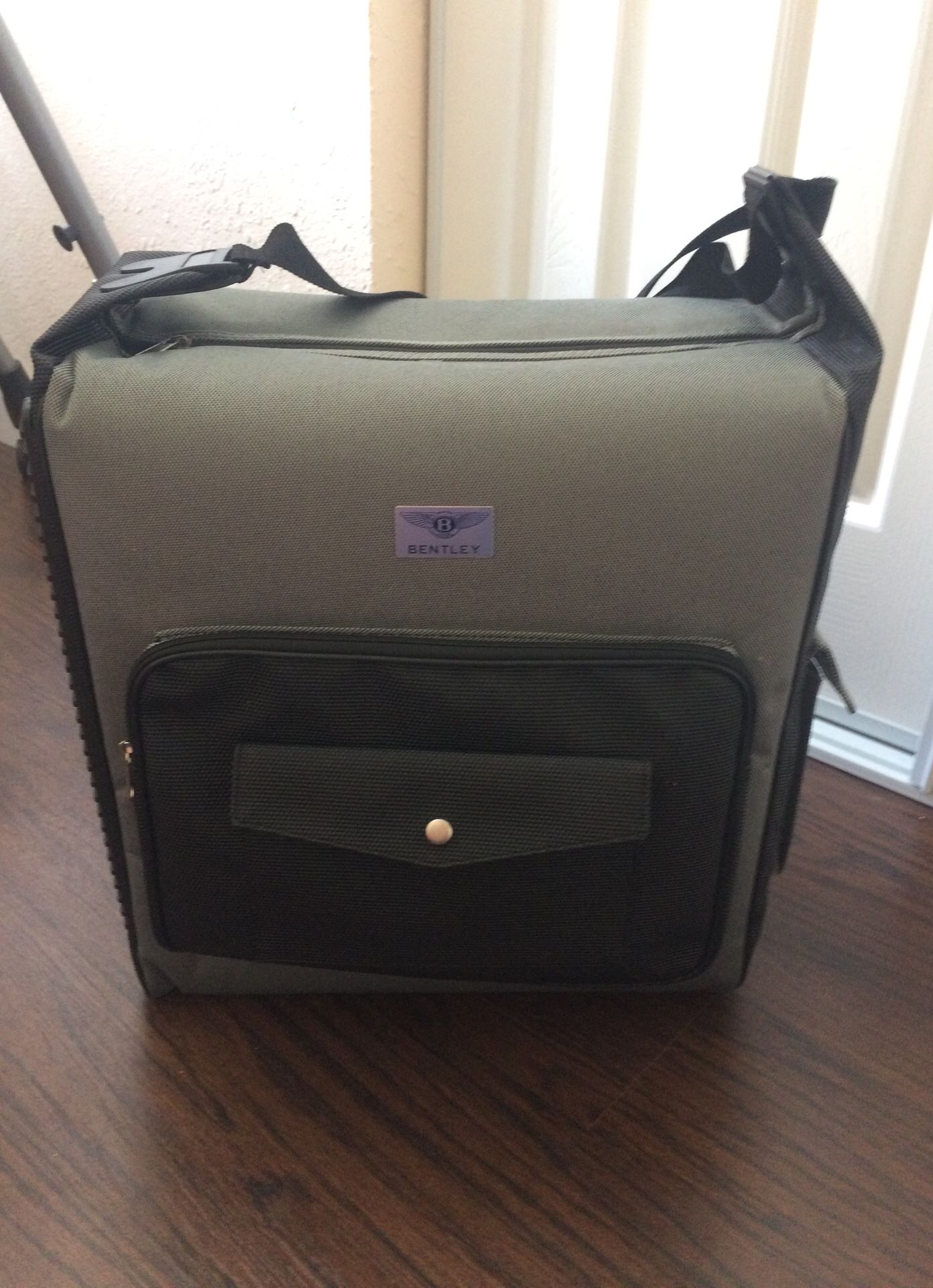 Bentley cooler bag Works with cigarette lighter