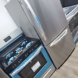 LG fridge botton freezer,,stove 5 burner  both item $1550