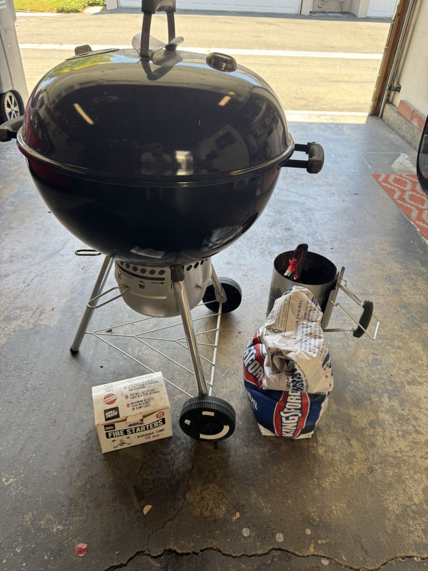 Weber Original Kettle Premium Charcoal Grill 22”