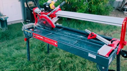 DC 250 Python Wet Tile Saw
