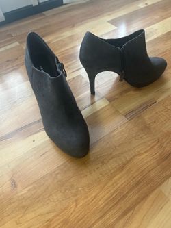 Grey boot shoes
