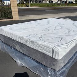 Full Organic Hybrid Cool Gel Memory Foam Mattress!!