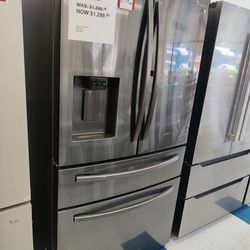 New Samsung - 22.6 cu. ft. 4-Door French Door Counter Depth Smart Refrigerator with FlexZone Drawer