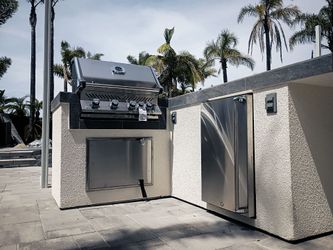 Custom Outdoor Kitchen - BBQ Island