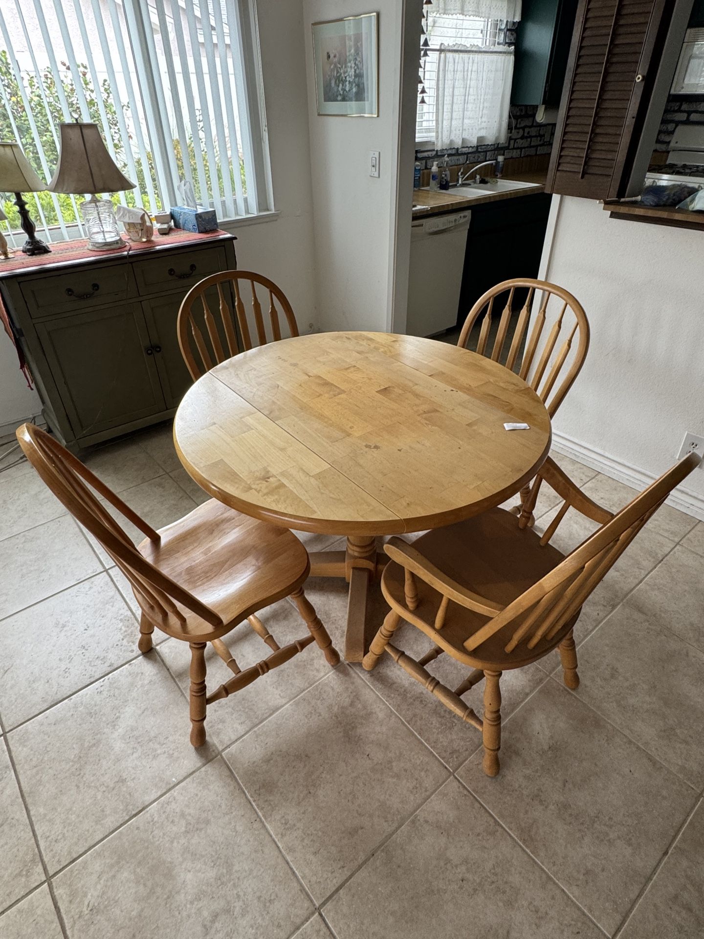 Round Dining Table & 4 Chairs