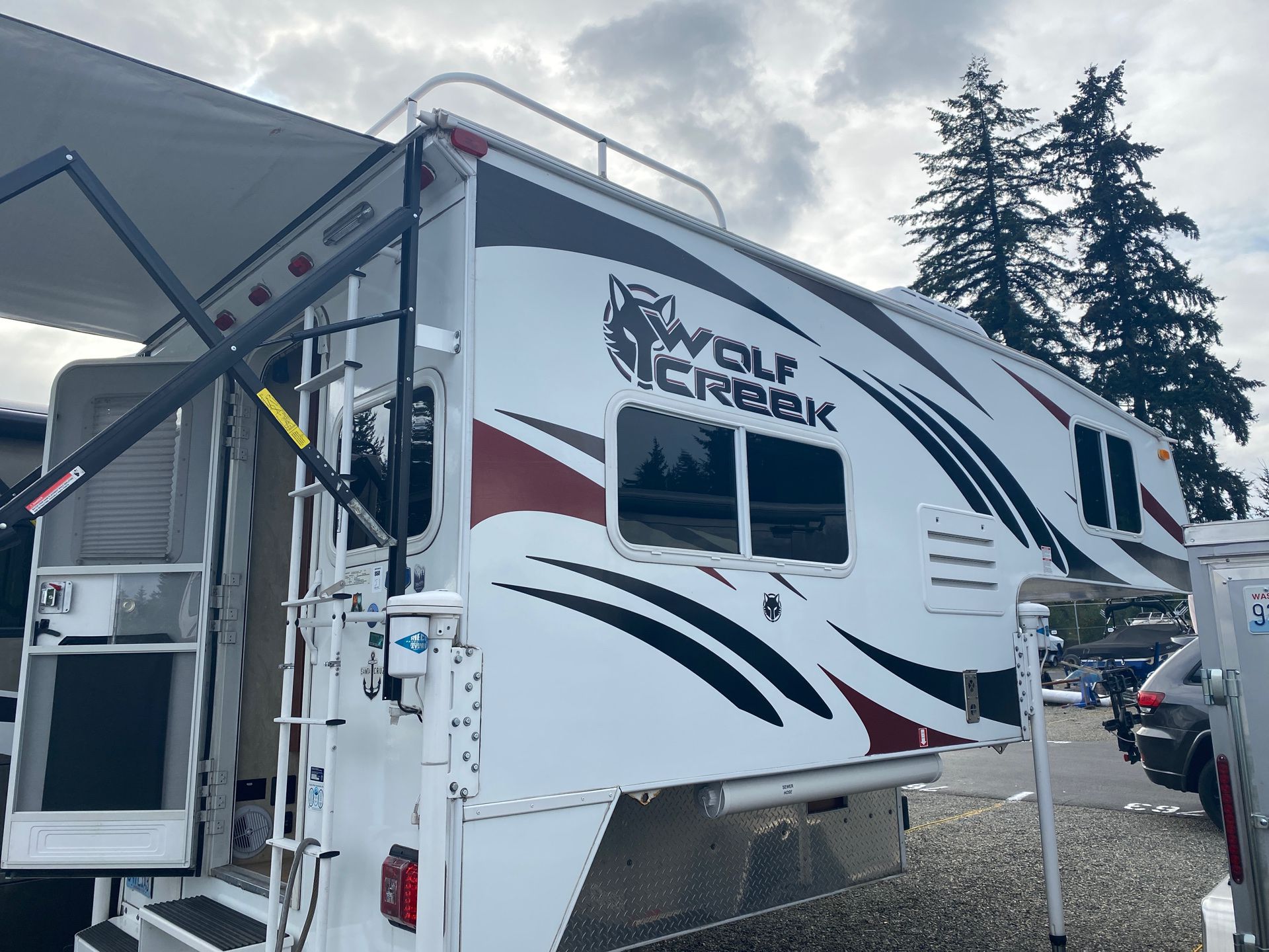 2018 Northwood WolfCreek 850 4 Season truck Camper