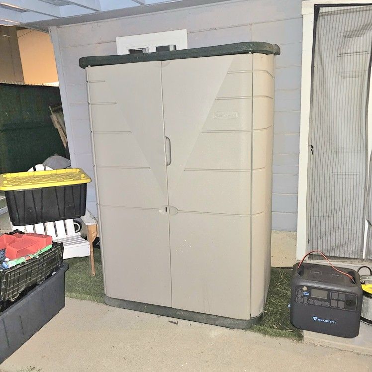 Rubbermaid Shed, Sturdy And Solid, Reinforced With Fasteners, Good Condition