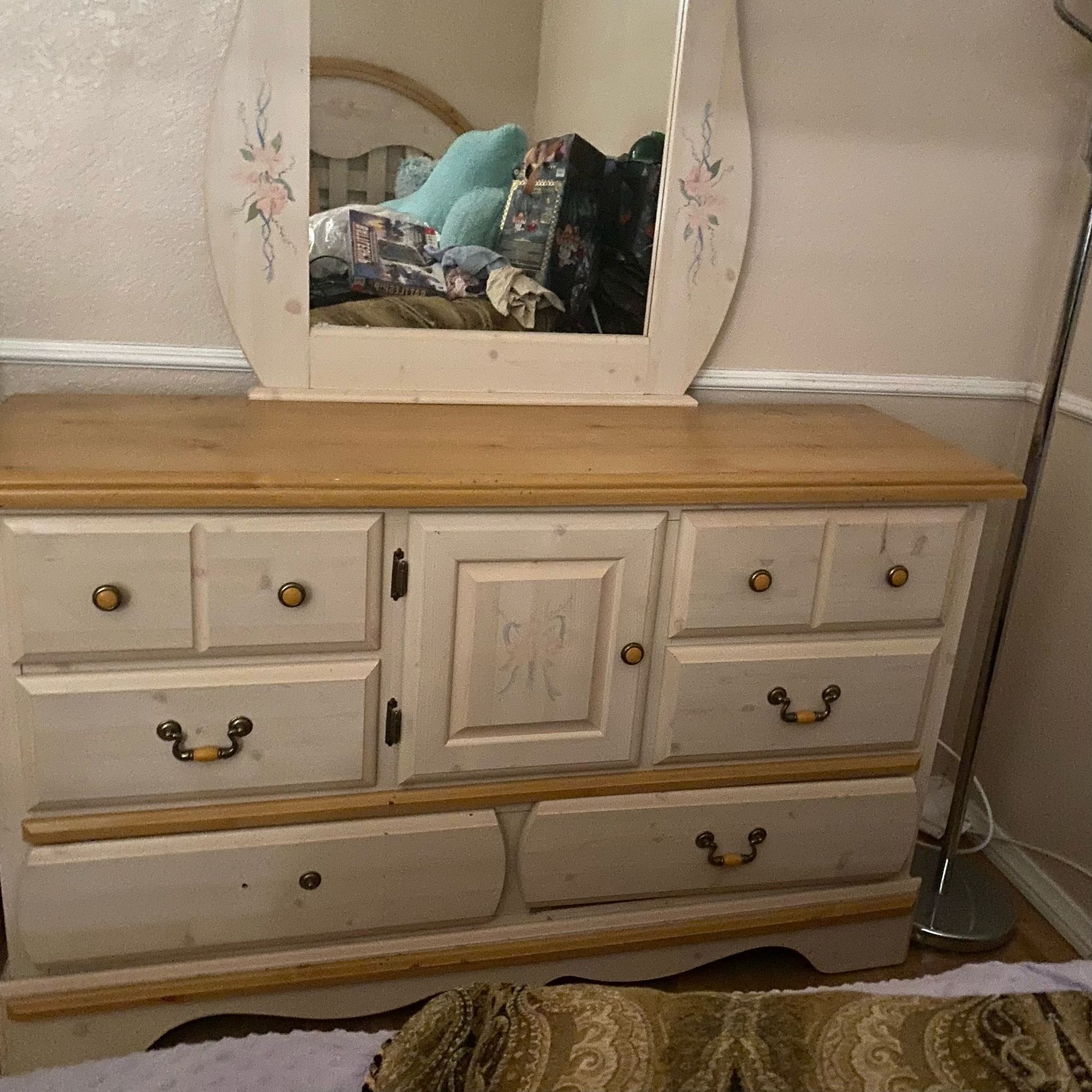 Dresser w/mirror