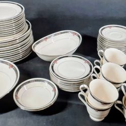 Noritake Ivory China “Etienne” 7260 – Complete Service