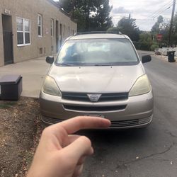 Toyota Sienna 2004 ish