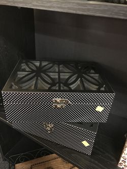 Jewelry box