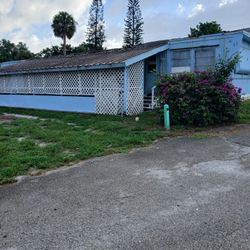 Mobile home for sale AS IS! FOR HANDYMAN OR DIYers ONLY!! SERIOUS INQUIRIES ONLY!!
2 bedroom 2 bathroom trailer for sale. Lot rent is $625 monthly. Th