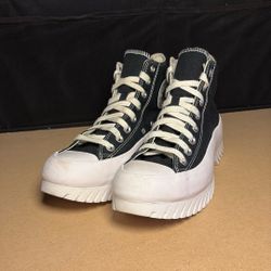 Converse Chuck Taylor All Star Lugged 2.0 Women’s Size 9