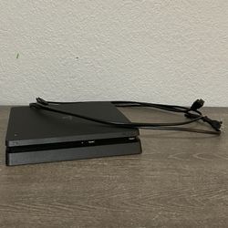 PS4 + 3 Games + RGB Controller 