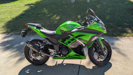 2014 Kawasaki Ninja EX300, low miles, great beginners bike!!