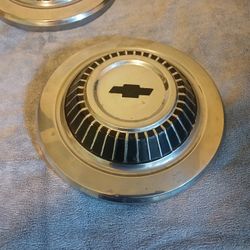 1966 Chevy Hub Caps Dog Dish  / Tapadera Para Chevy