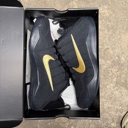 Kobe 11 low fade to black size 15