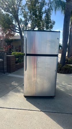 GE Stainless Steel Top-Freezer Refrigerator