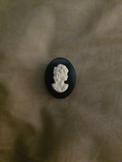 Black And White Vintage Cameo Broch