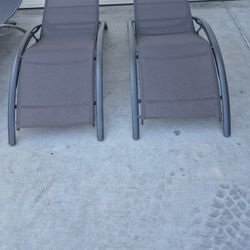 4 Piece Adjustable Outdoor Chaise Lounge Chairs For Patio, Lawn, Pool Side In Very Good Condition 