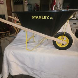 CHILDRENS STANLEY WHEELBARREL