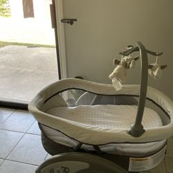 $ 80 Graco Bassinet
