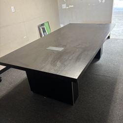 Modern Conference Table – Excellent Condition – Heavy Duty