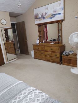 WOOD BEDROOM DRESSER AND MIRROR