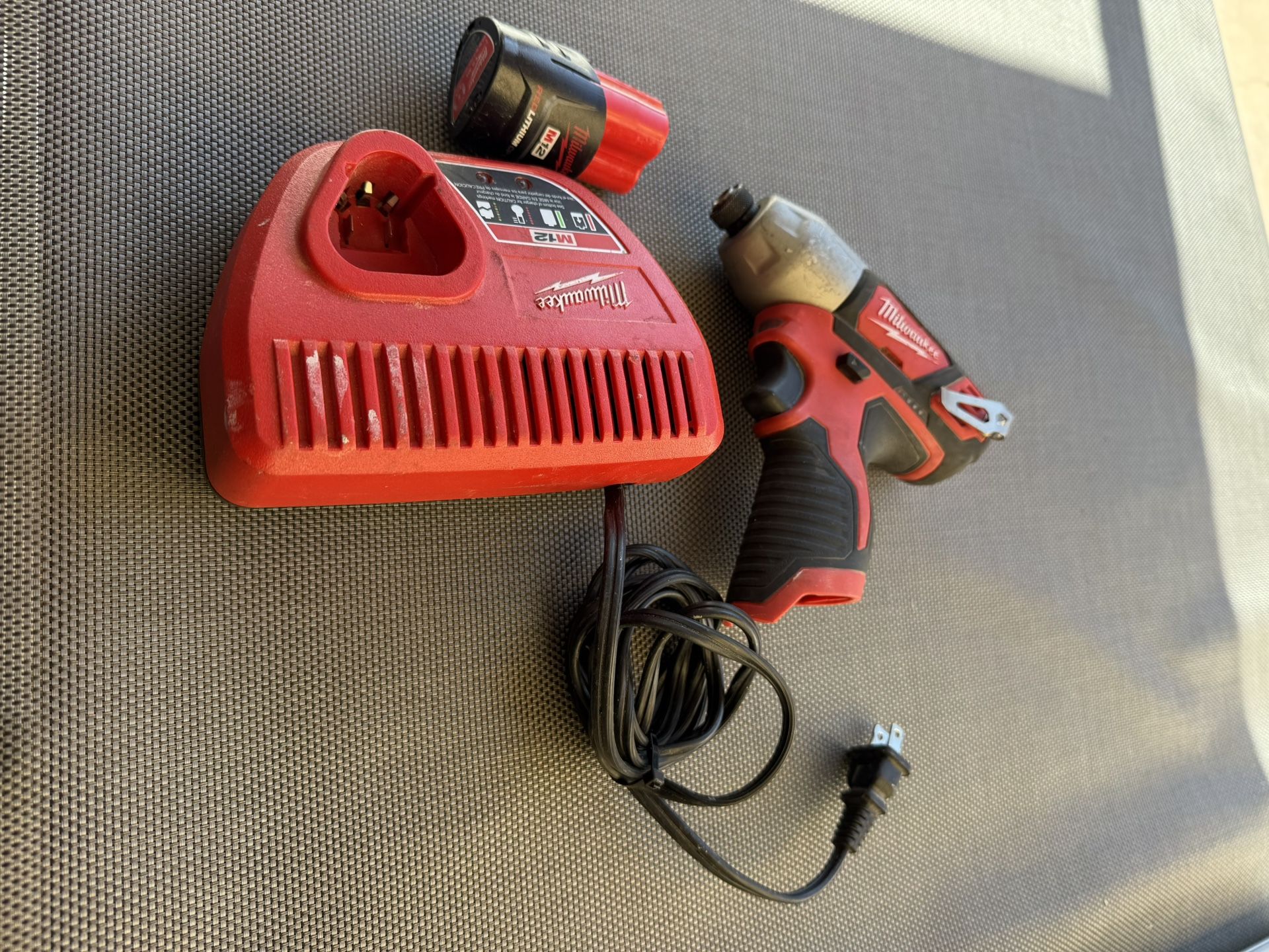 Milwaukee Impacto Pequeño De 12v 