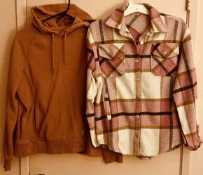 Cozy Pink Plaid Shacket & Carhartt Hoodie (Women’s S/M)– Bundle Deal!