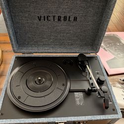 Victrola Bluetooth turntable model vsc-550BT