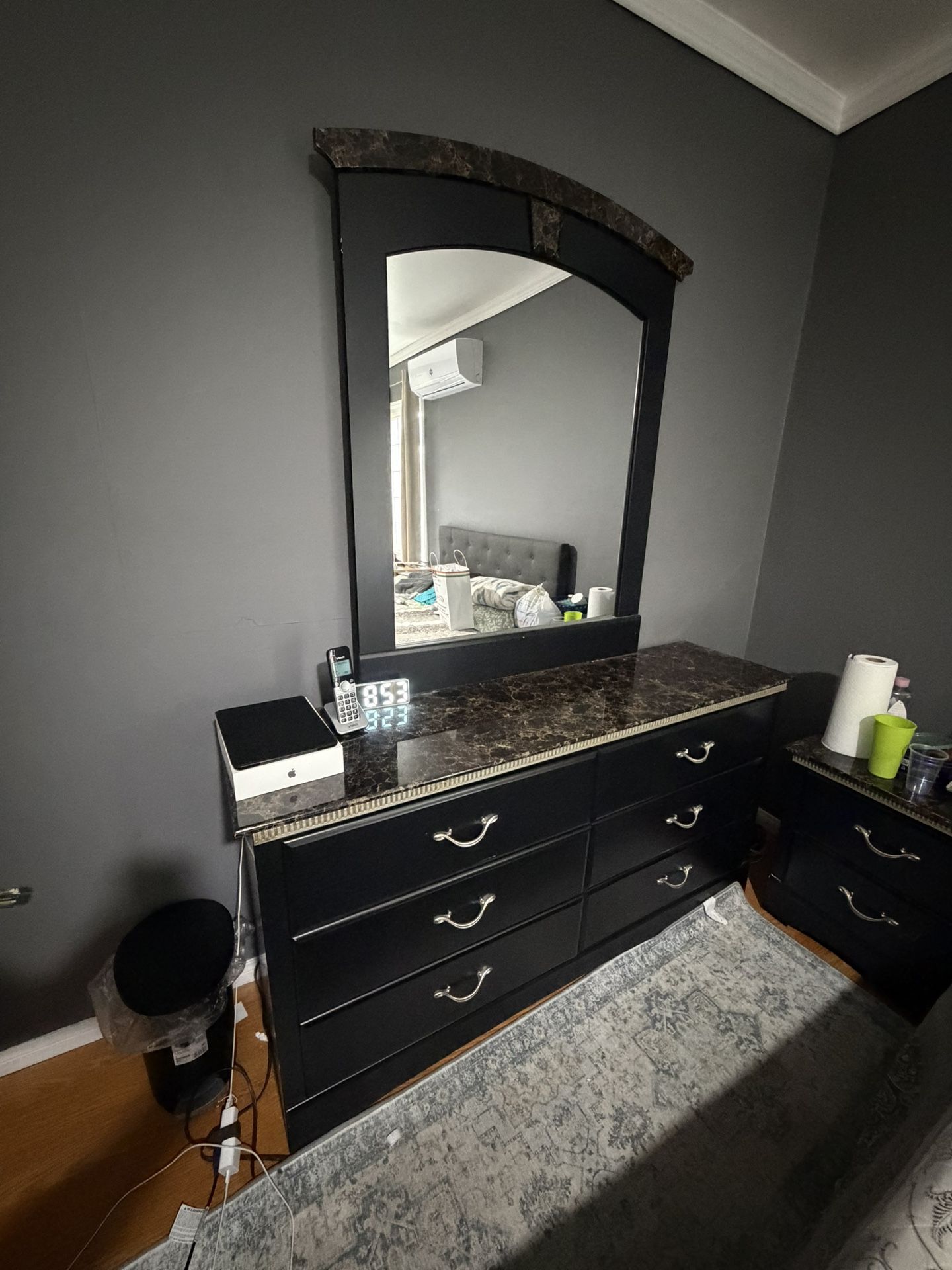 Bedroom Set (Queen Size)
