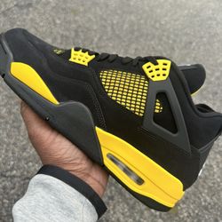 Air Jordan Retro 4 Thunder Black Yellow Size 10,11.5,12