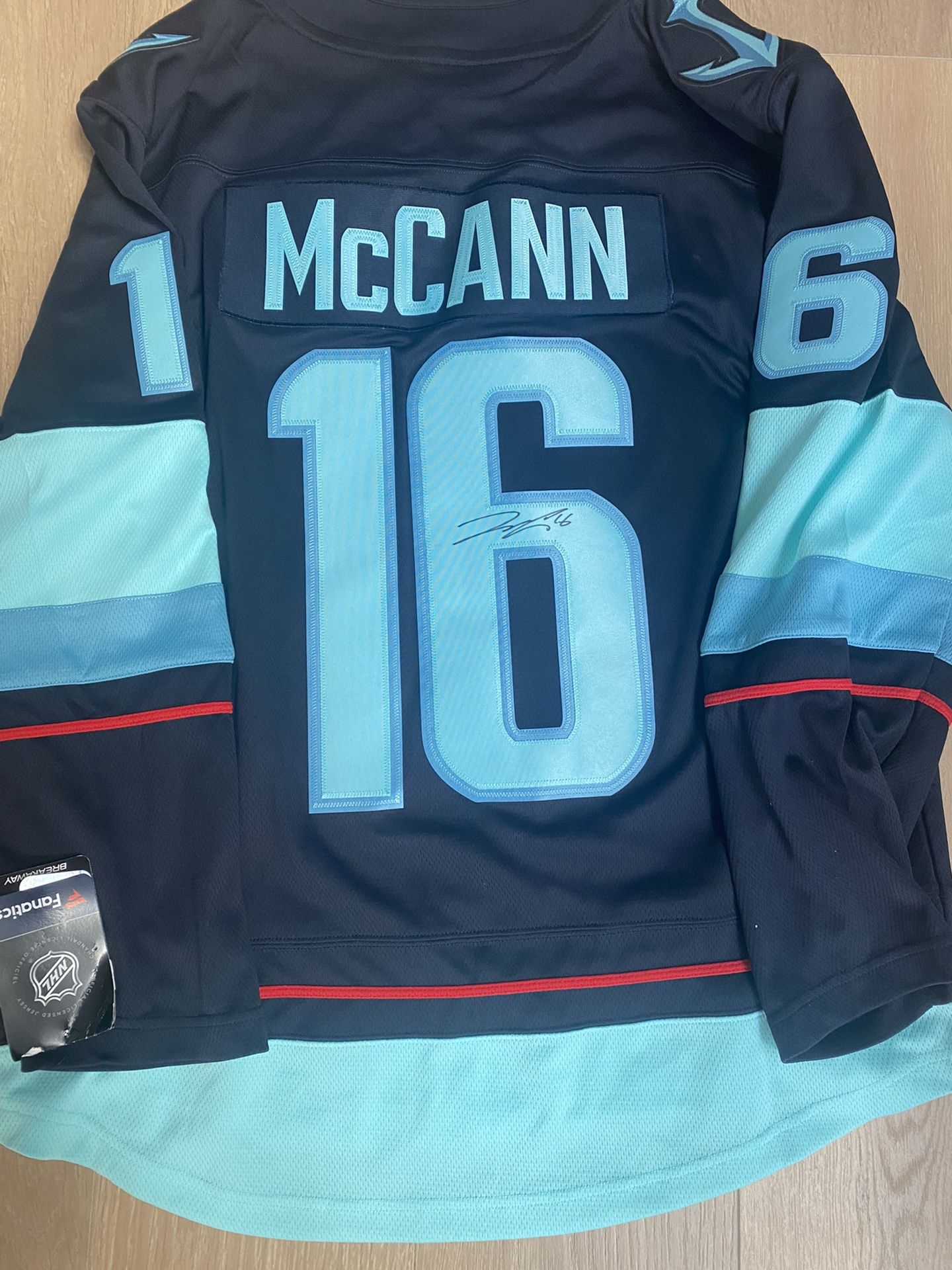 Authentic Autographed Jarred McCann Seattle Kraken Fanatics Jersey Men’s L New With Tags