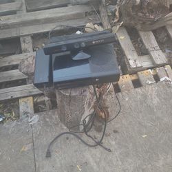 Xbox 360 With The Kinect And The Power Cord It Works Great