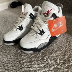 AIR Jordan 4 Retro Size 4.5 