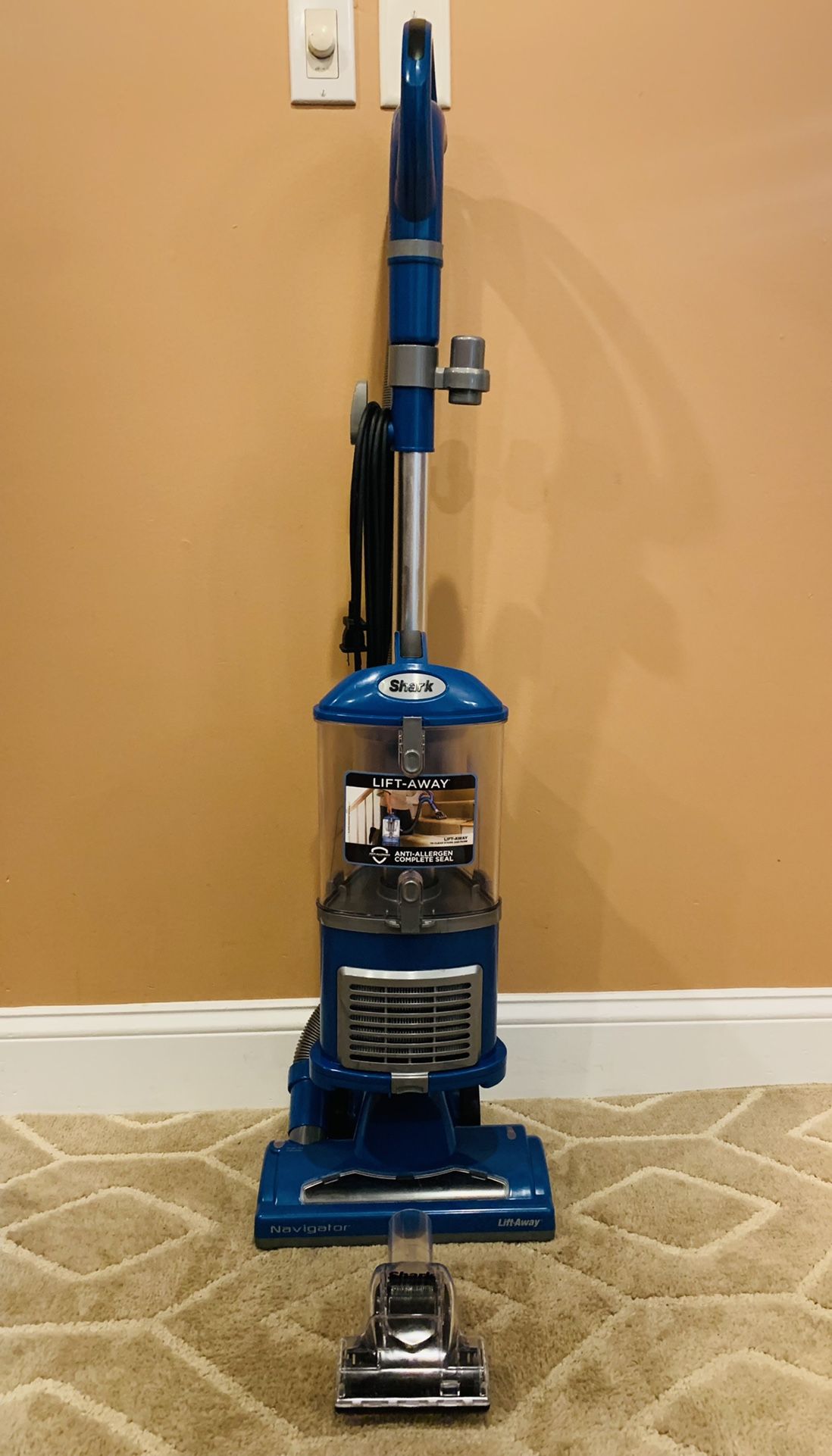 Shark navigator lift away vacuum cleaner