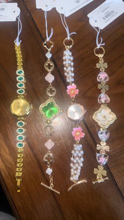 Women's Fashion Bracelet Watches Set of 4 25 unit or wholesale