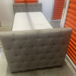 Twin Bed.  /foam Matress 