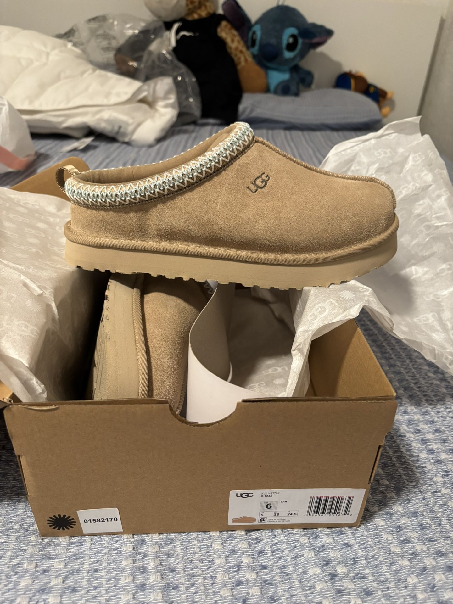 Brand New Uggs Slippers Size 6 (never Used)