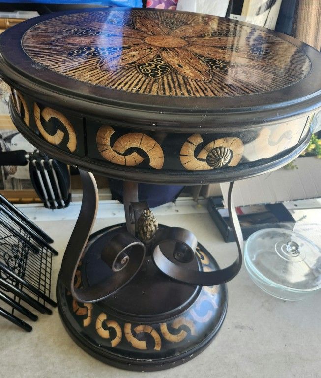 Dimensions:23W x 23D x 28H in.
