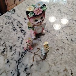 Vintage Ceramic Cat Family, Mama With Kittens