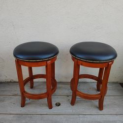Cordova Counter Height Swivel Stool 24-in