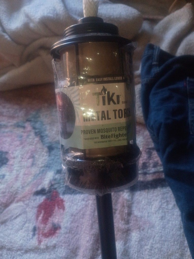 Tiki Bitefighter Metal Torch. 8ct