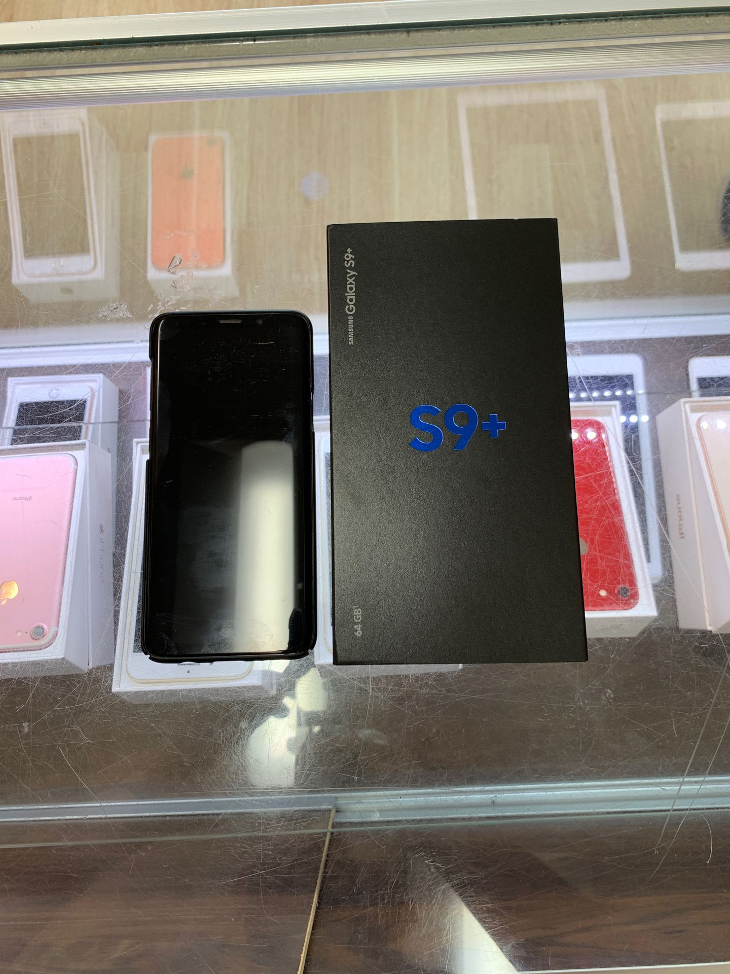 Unlocked Samsung s9 + black 8/10 condition